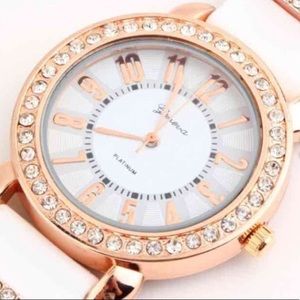 ✨SILICON WHITE CLASSY WATCH